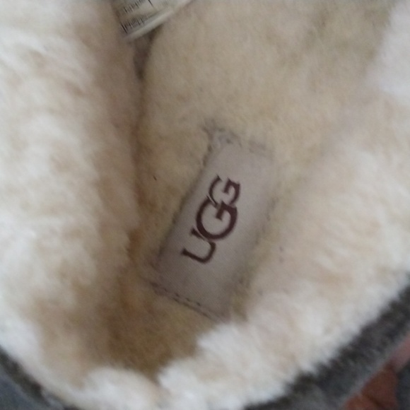 UGG SLIPPERS - Picture 7 of 8